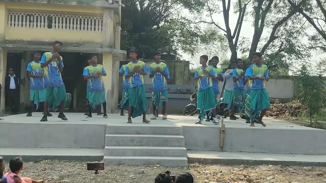 Lungi pạñchi Bandi em gidạ Santhali Dance by Khrist raja school NUNBATTA boys...