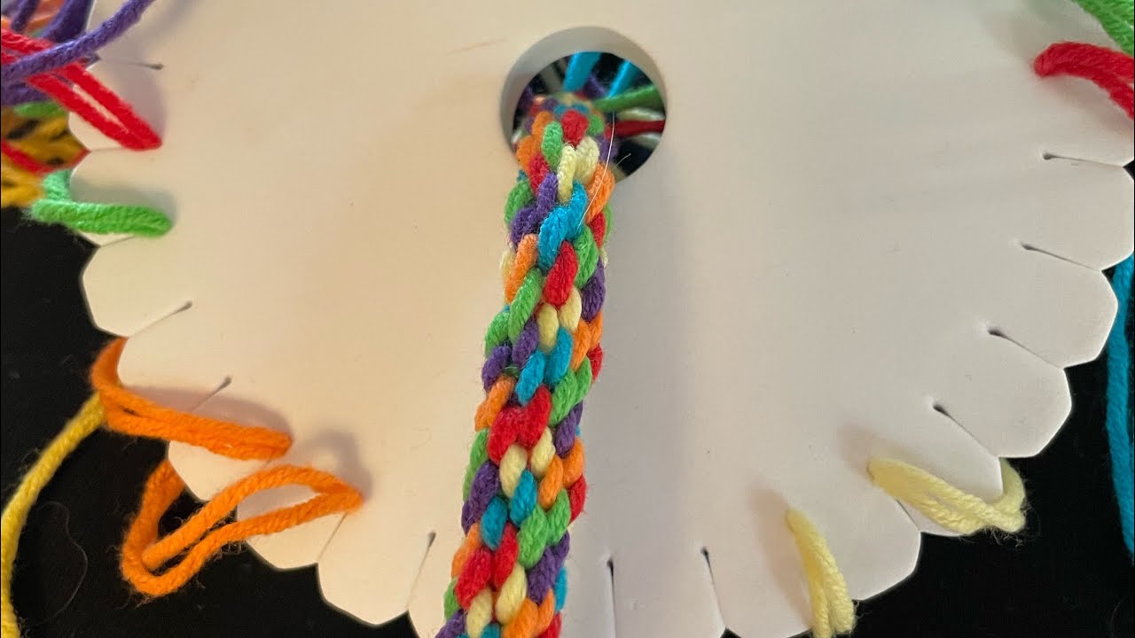 Kumihimo: Regenboog bandje knopen met de kumihimo schijf en 12 dubbele draden