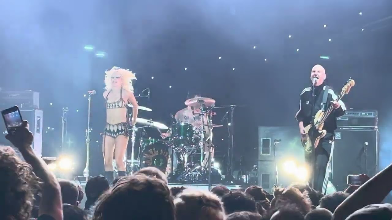 Amyl and The Sniffers ~ Some Mutts (Can't Be Muzzled) ~ NYC Live 2025
