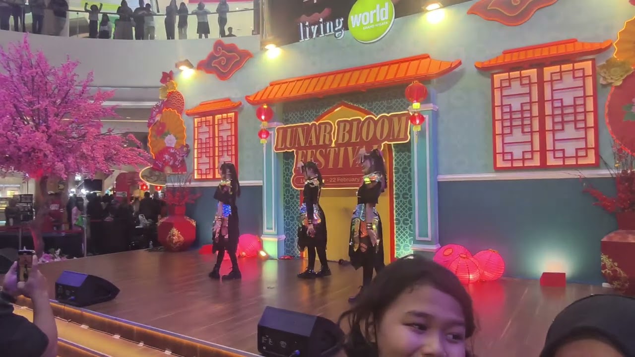 Shirai Metal Megitsune Babymetal Cover live Perform Living World Grand Wisata Bekasi