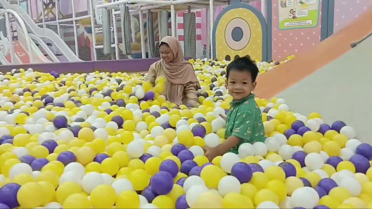 Adzani main di KidzLandia Moi - Adzani Zulfan
