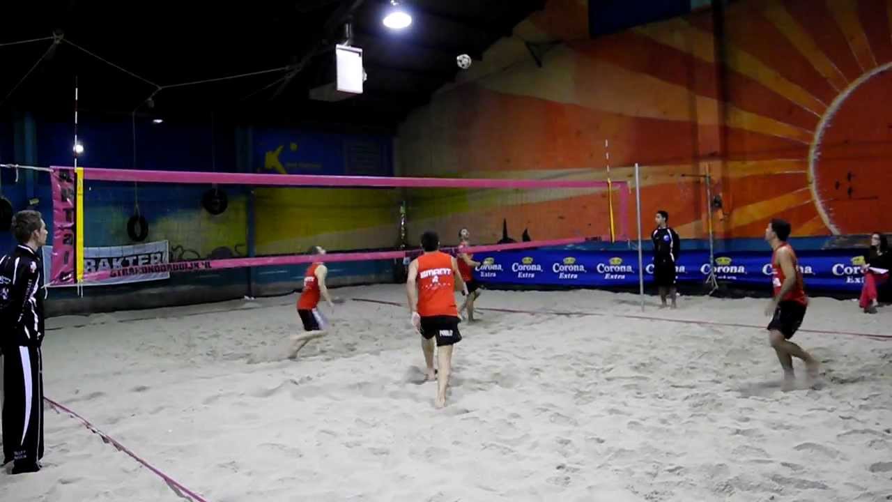 Nils Fehr punktet im Footvolley Turnier in Groningen