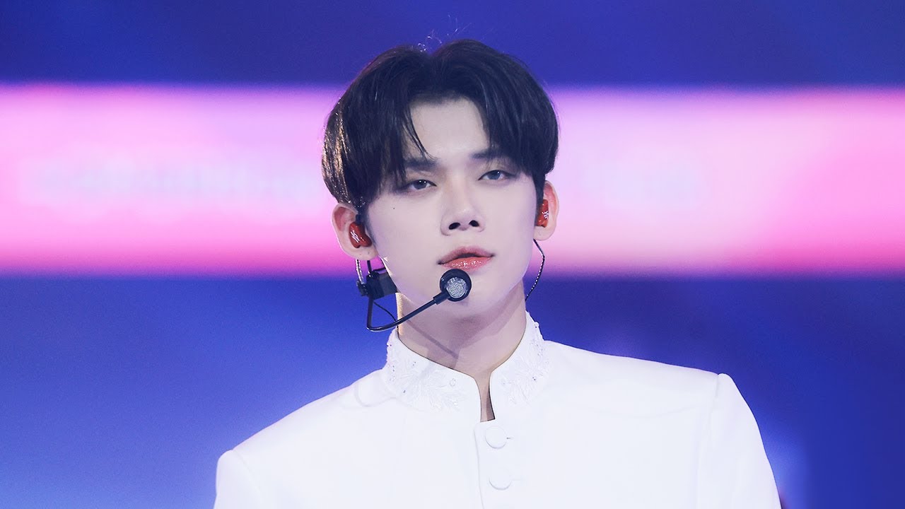 [YEONJUN FANCAM] 241225 Over The Moon ( Holiday ver. ) / 2024 SBS 가요대전 TXT 연준 직캠
