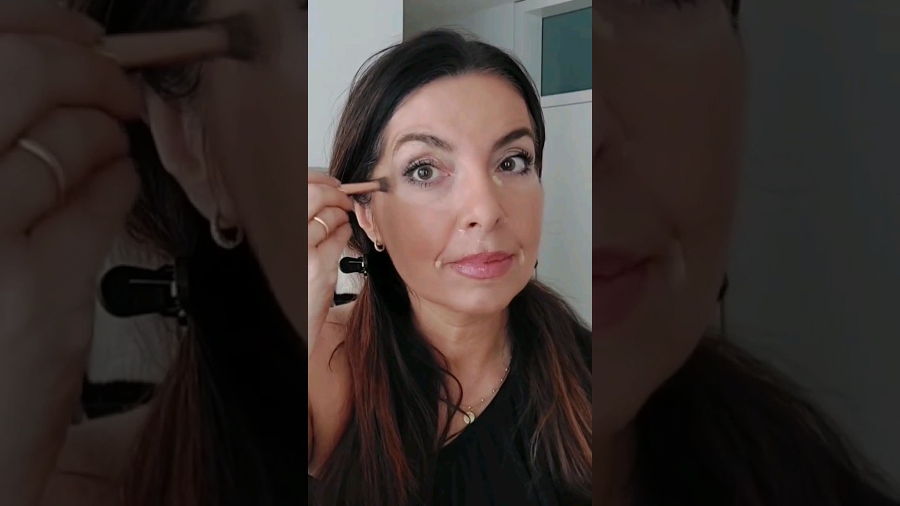 COME APPLICARE IL CORRETTORE OVER 50 in pochi secondi (senza sembrare un panda)