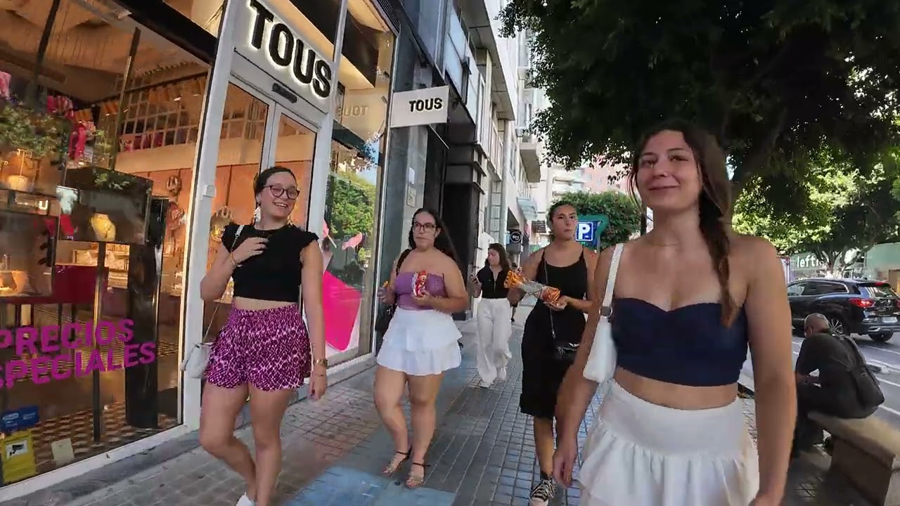 Valencia, Spain: Walking Down Colón Street (Carrer de Colón)