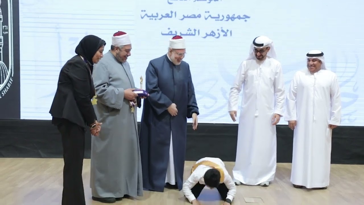 مشاعر لا توصف.. لحظة إعلان اسم الفائز بالمركز الأول بالأزهر في مسابقة «تحدي القراءة العربي» في