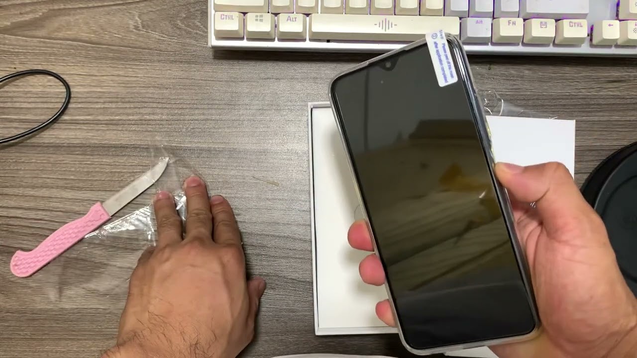 Mở hộp HTC E3 lite giá 1587k trên Shopee do Hoàng Hà Mobile phân phối