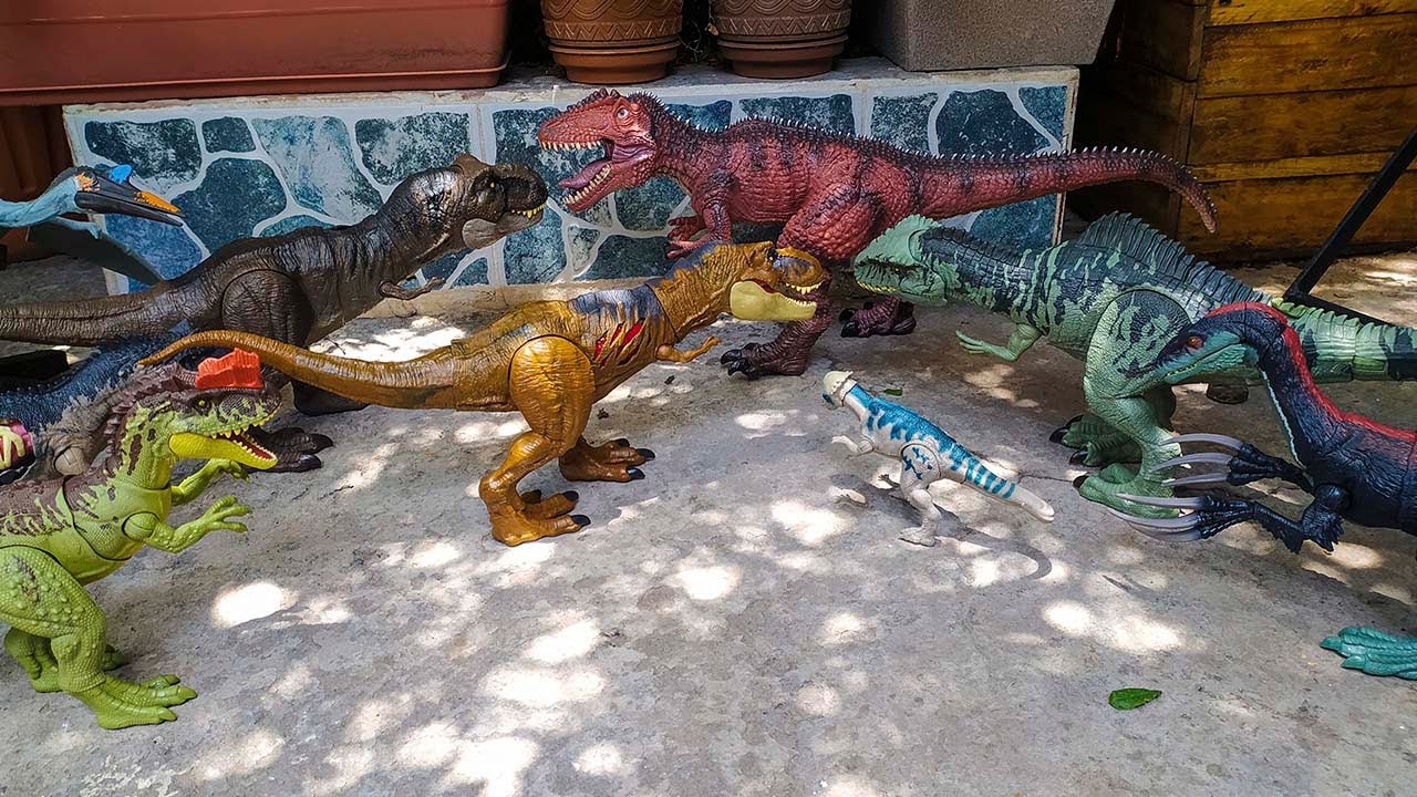 Thrash &rsquo;N Devour  t-Rex Allosaurus Da&ntilde;o Extremo Yangchuanosaurus Legacy Pachycephalosaurus Giga