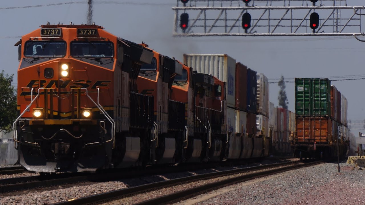 BNSF Trains In Action!