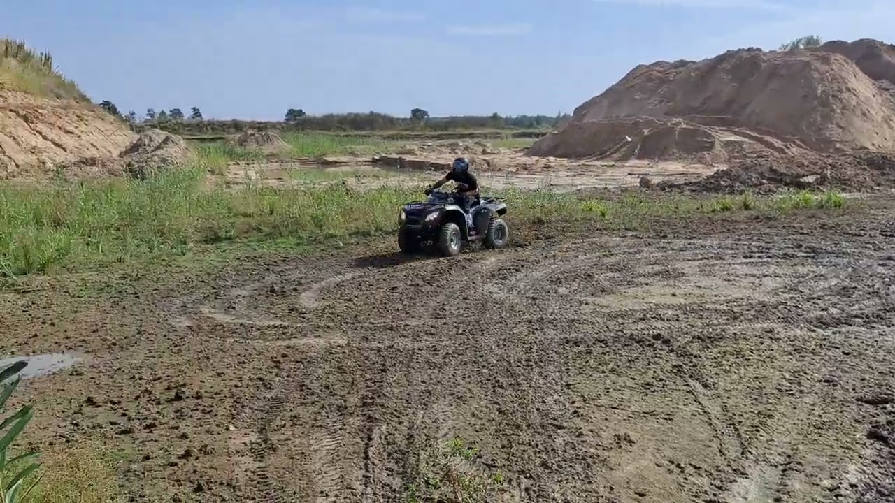 Kymcio 300 zabawa w błocie