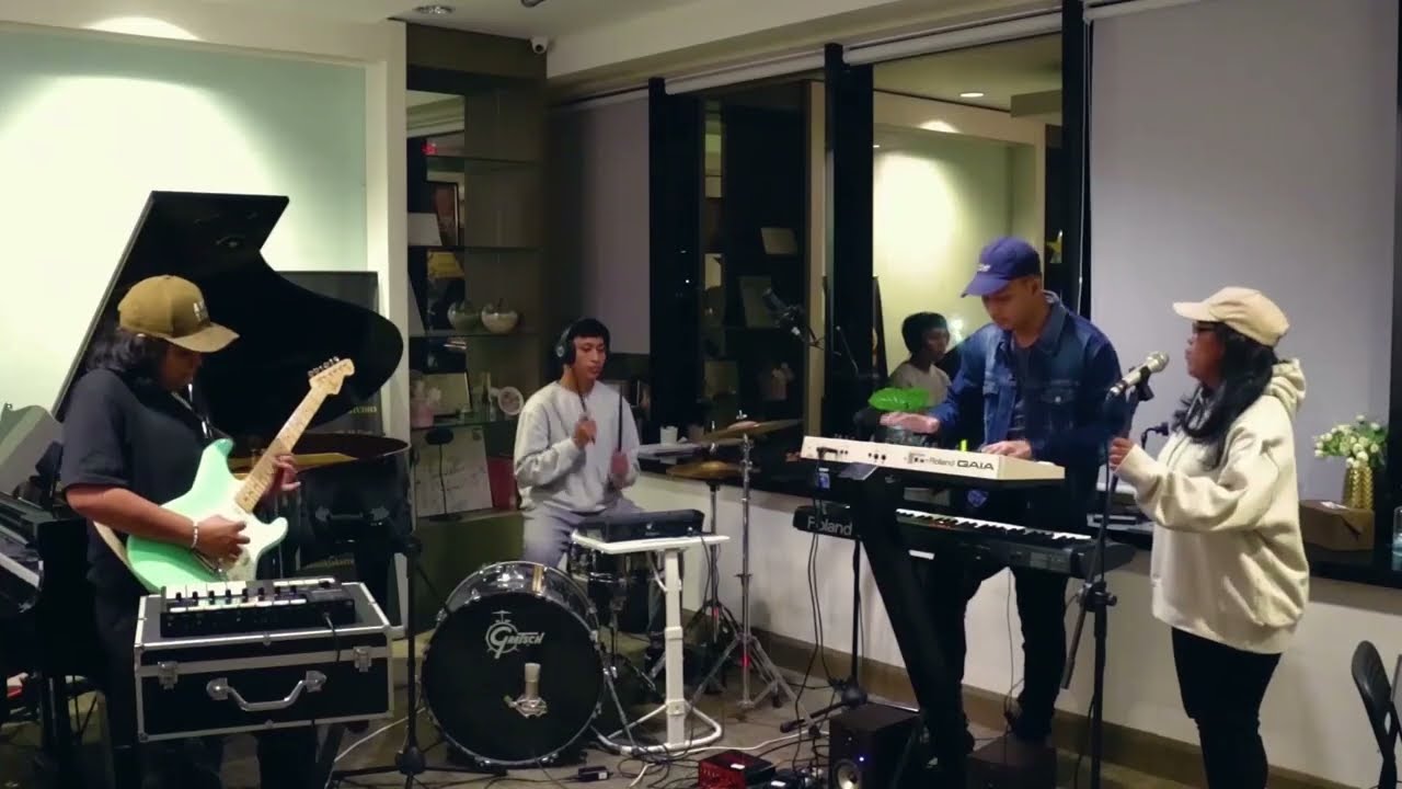 RIHANNA - NEEDED ME [LIVE] | BY VANDRA, ITZRAPS, VALERYENO, CINDY