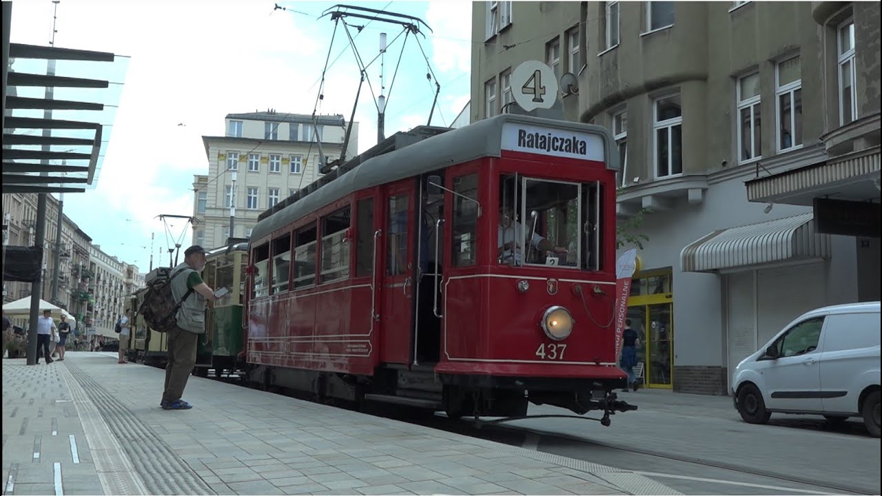 Czerwony wagon tramwajowy na poznańskich ulicach. Skąd się tu wziął?