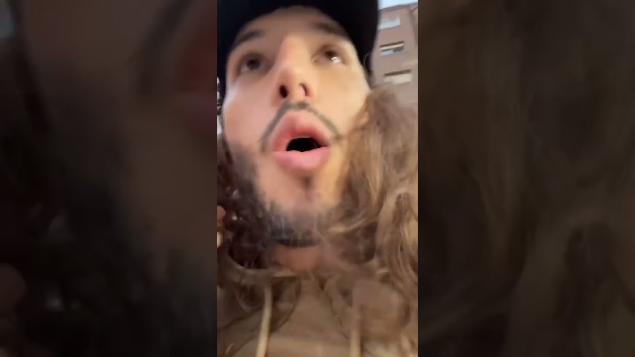 Sebastián Yatra sale a caminar por Madrid disfrazado ¡y lo reconocen!