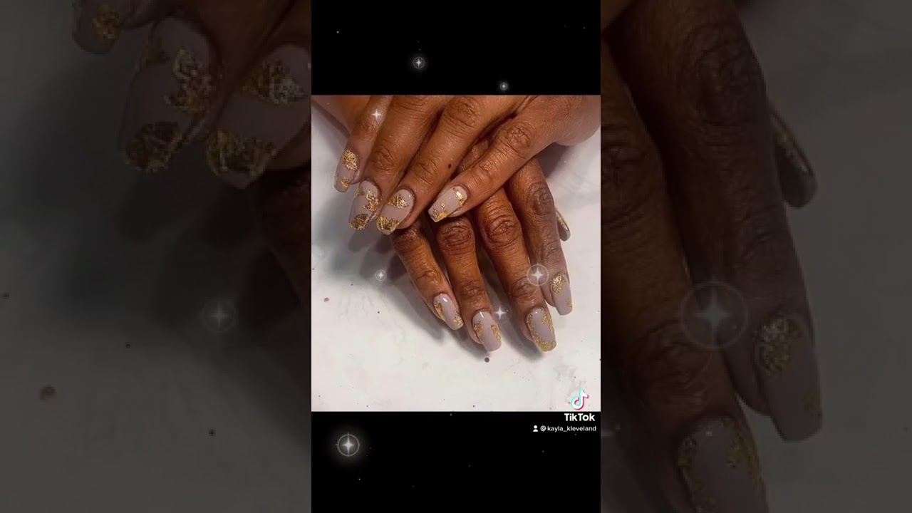 Foil flake nails 🍁