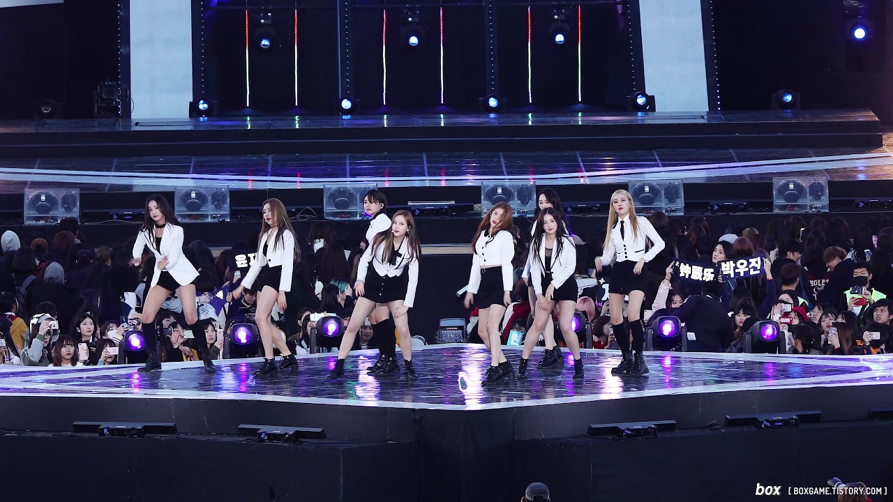 181104 MOMOLAND - 뿜뿜 직캠 by Box @2018 제주KMF