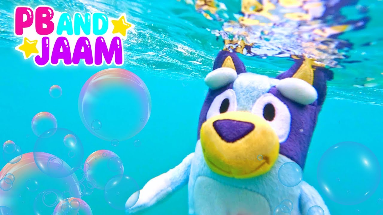 Bluey Underwater Treasure Hunt at the Beach  🏖️ Bluey Water Park Fun | Learn Colors with Bluey