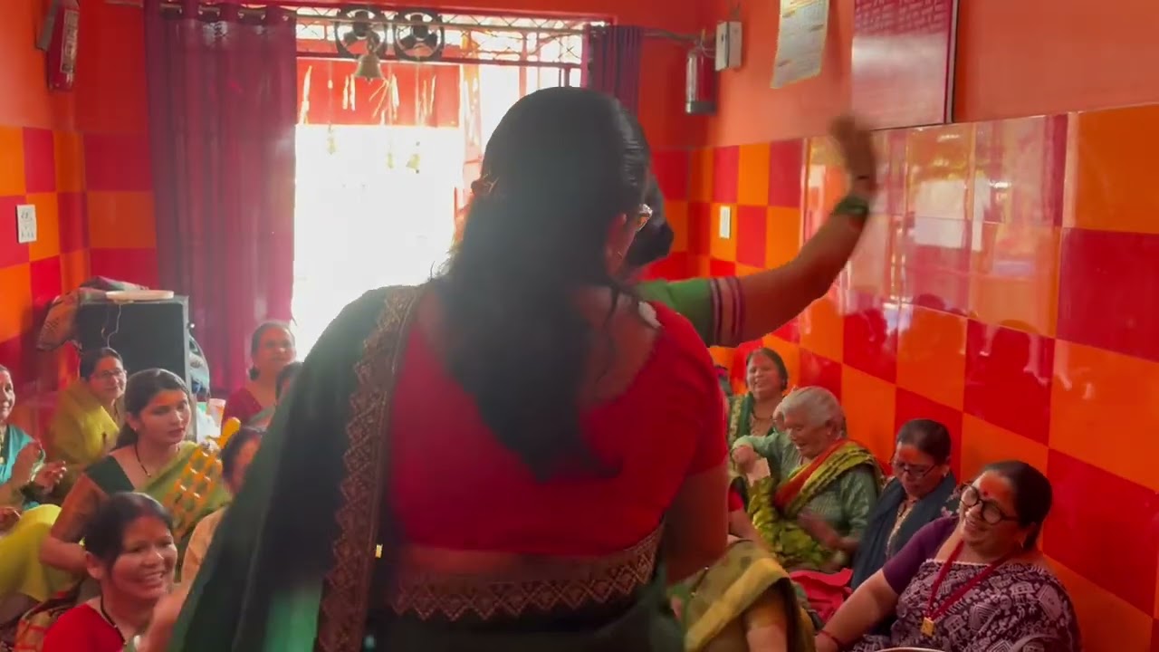 भांग धतूरा भोल बाबा नाच रहे भजन कीर्तन ज़रूर सोने
