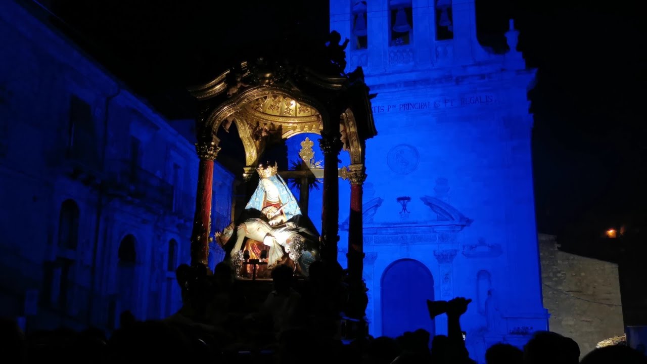 Arrivo in piazza S. Antonio Maria SS Addolorata regina e patrona di Monterosso Almo 21/09/2025 