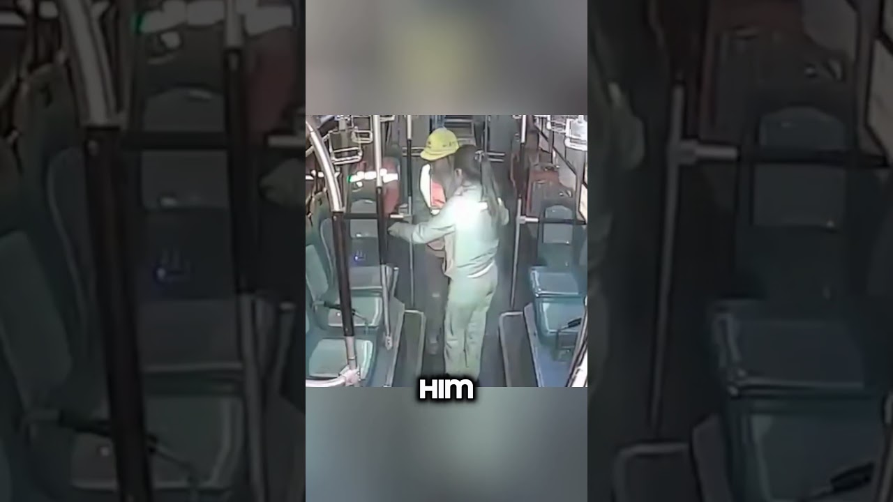 Вместо свободного места в автобусе он сел на пол 🥺