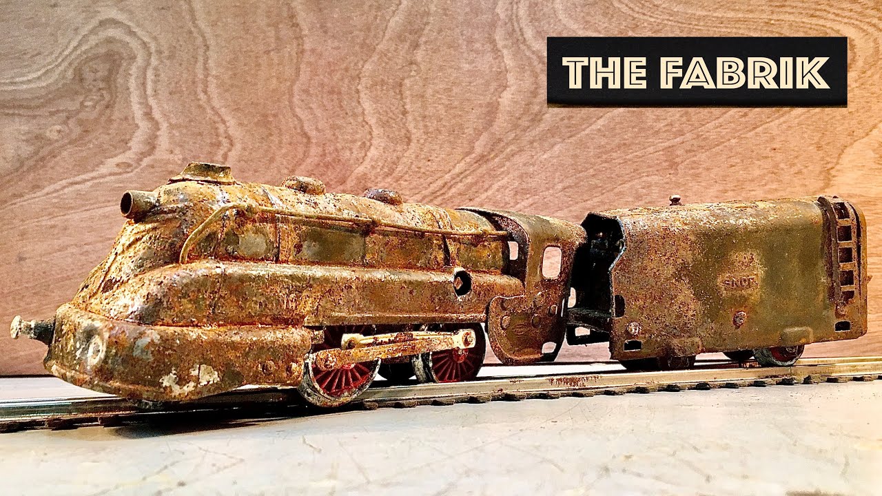 Pre-war JEP abandoned model train - Rusty locomotive - Restoration