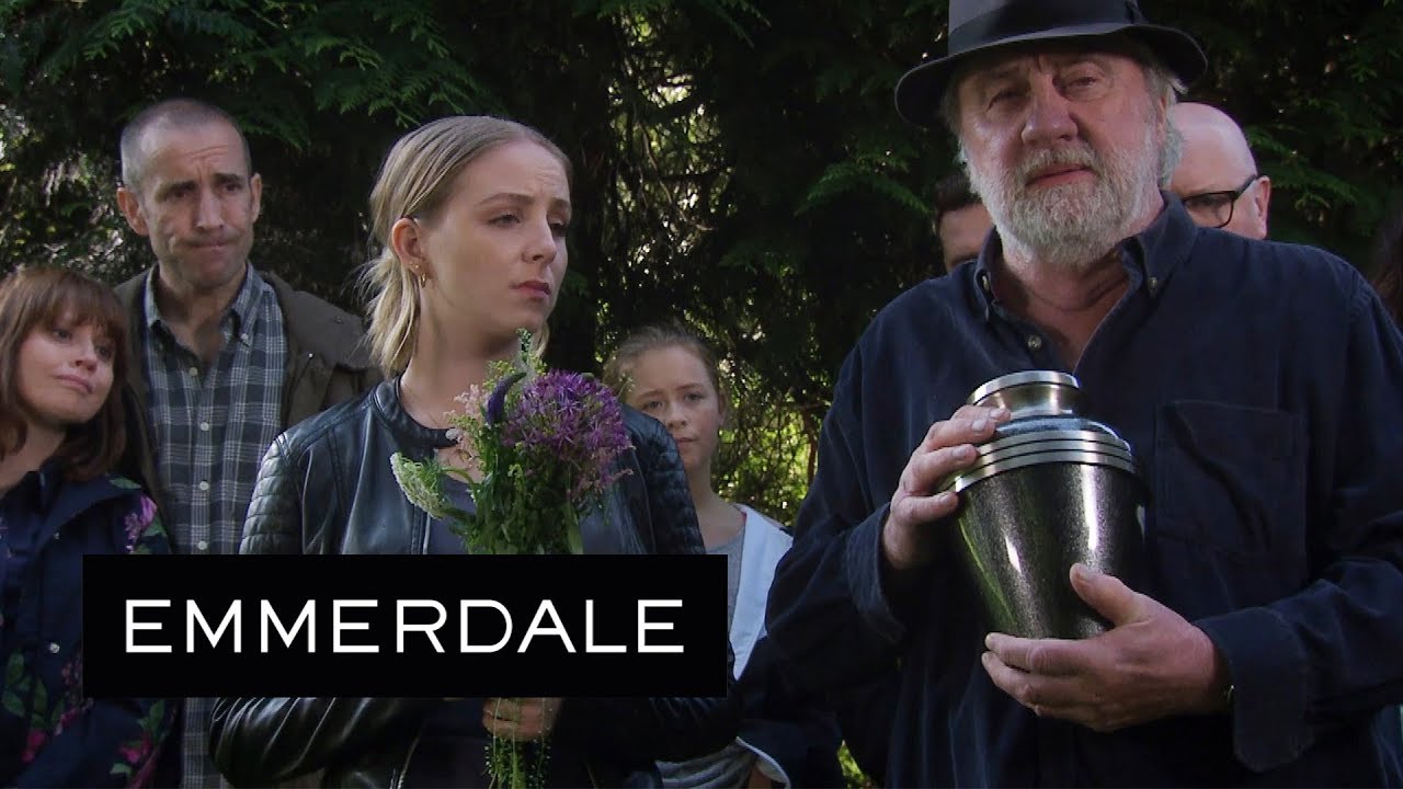Emmerdale - Zak Finally Spreads Lisa's Ashes with Friends and Family