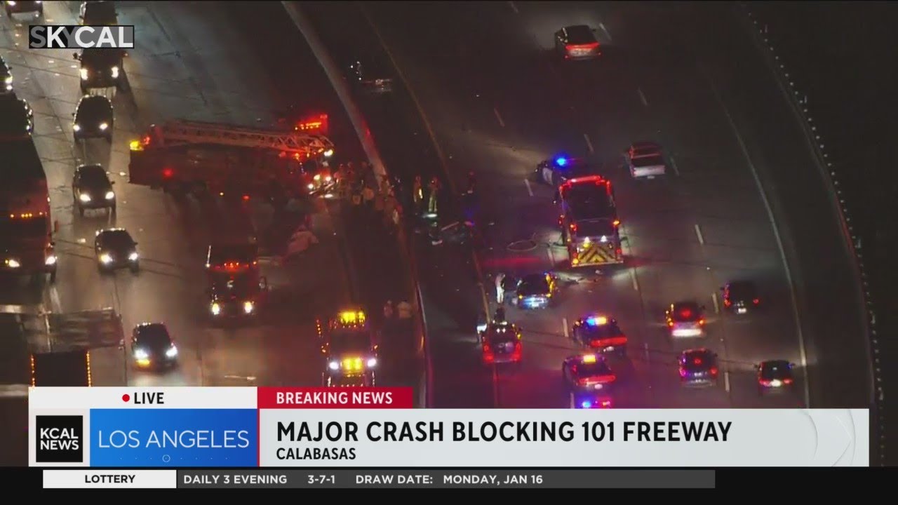 Major crash blocks both ways of 101 Freeway in Calabasas