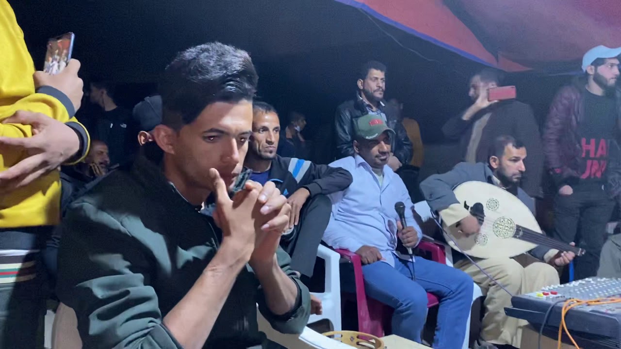 المطرب علي الحجامي. مع عازف العود حمد غافل