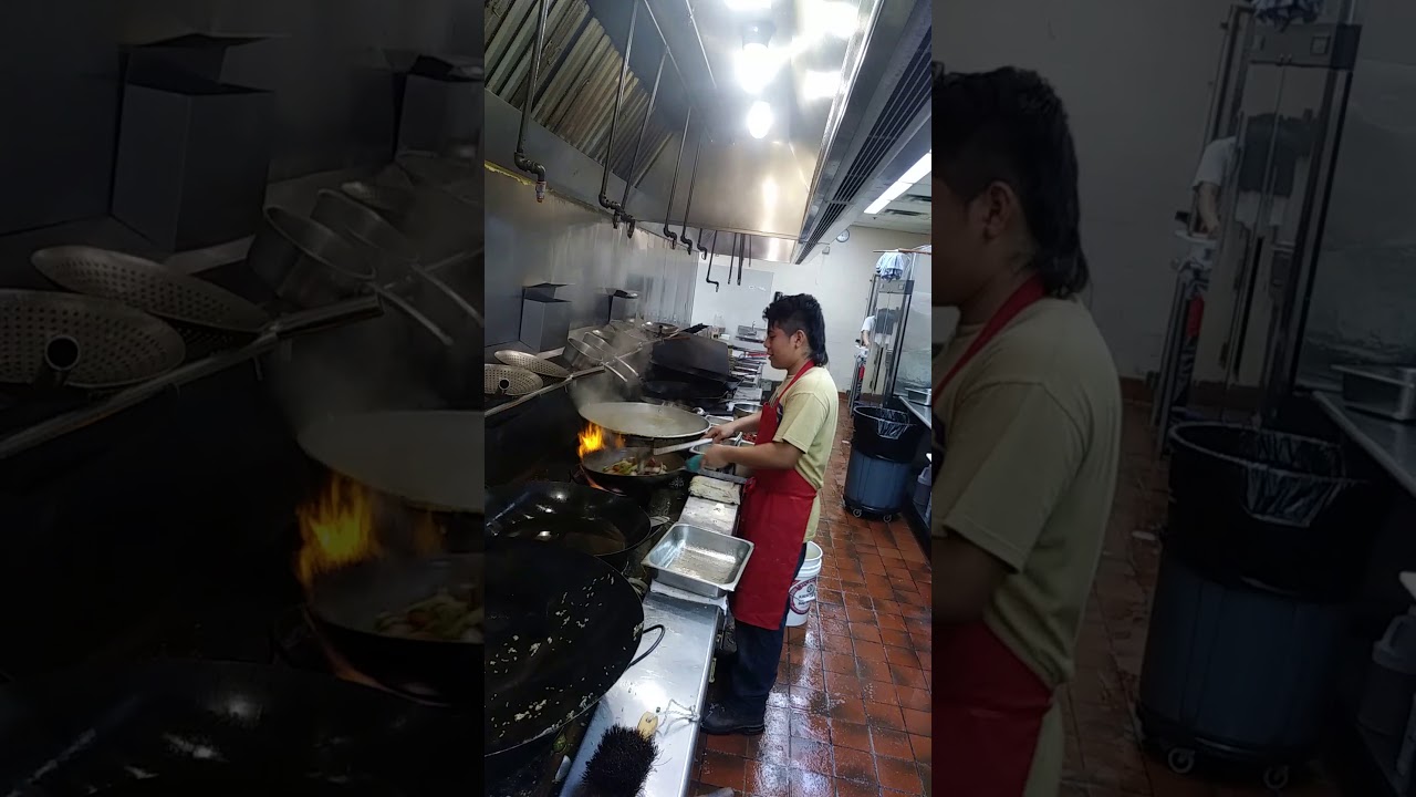 El baby cocinando carne de rata