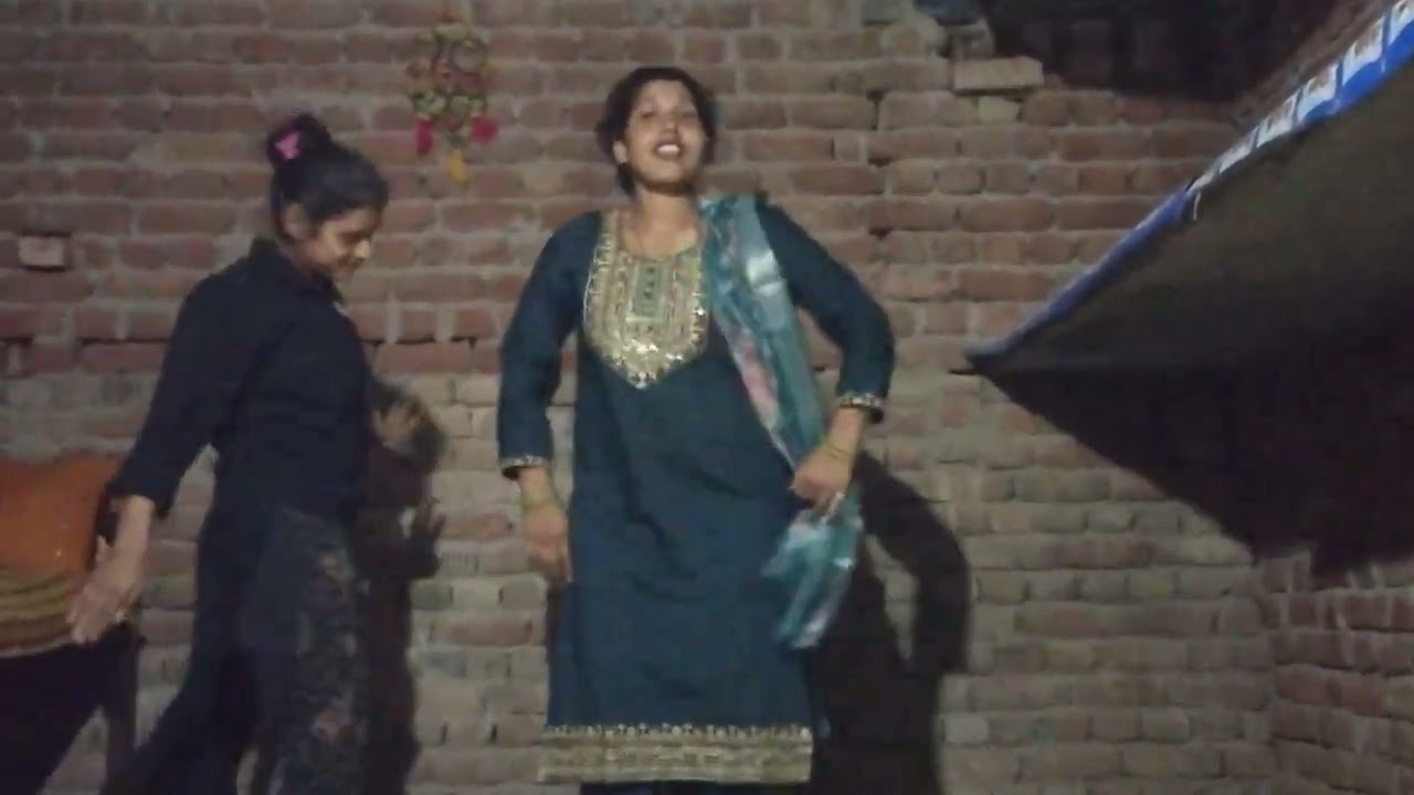 तेरे गांव में मिल गया कुत्ता#song 💃💃💃