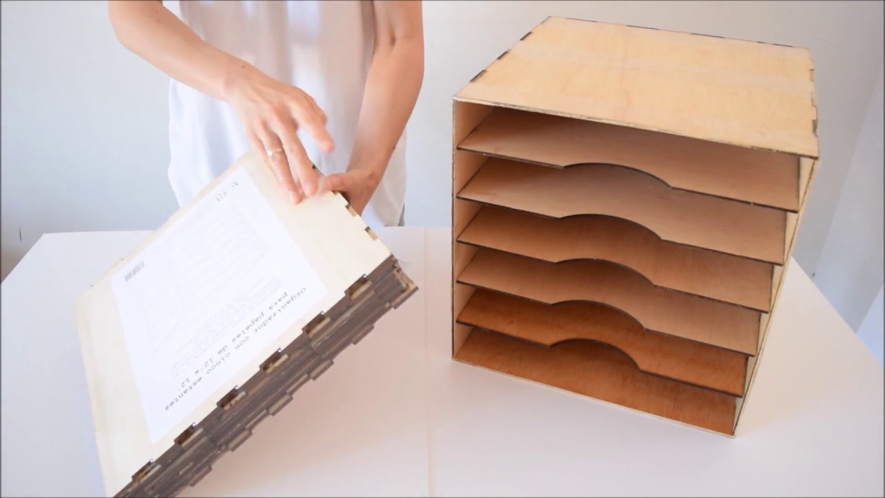 Mueble archivador u organizador para papeles de 30,5x30,5 cm de scrapbooking, de Kora Projects.