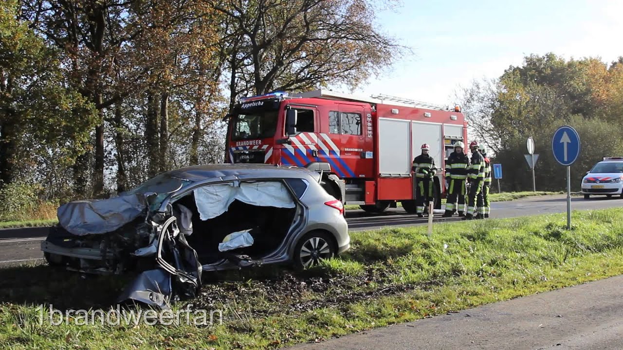 Dode en twee zwaargewonden op de provincialeweg bij Donkerbroek