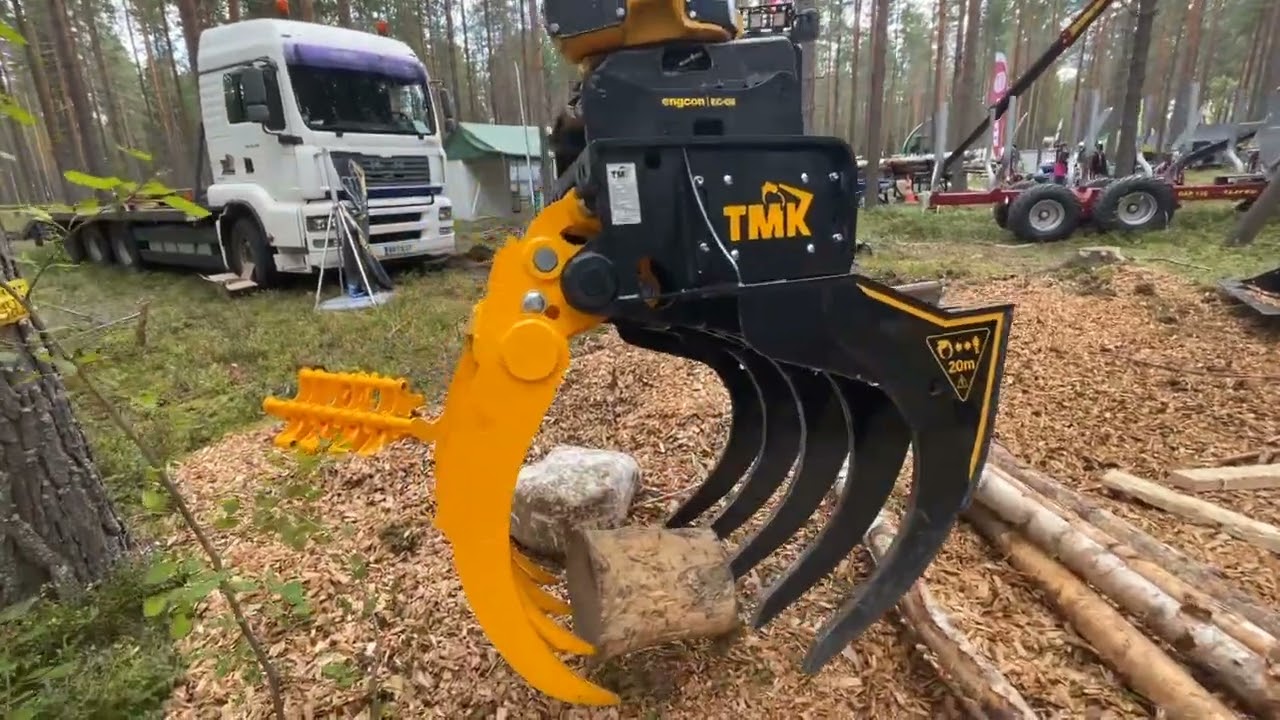 TMK MultiGrab on JCB Mini Excavator at FinnMetko 2022