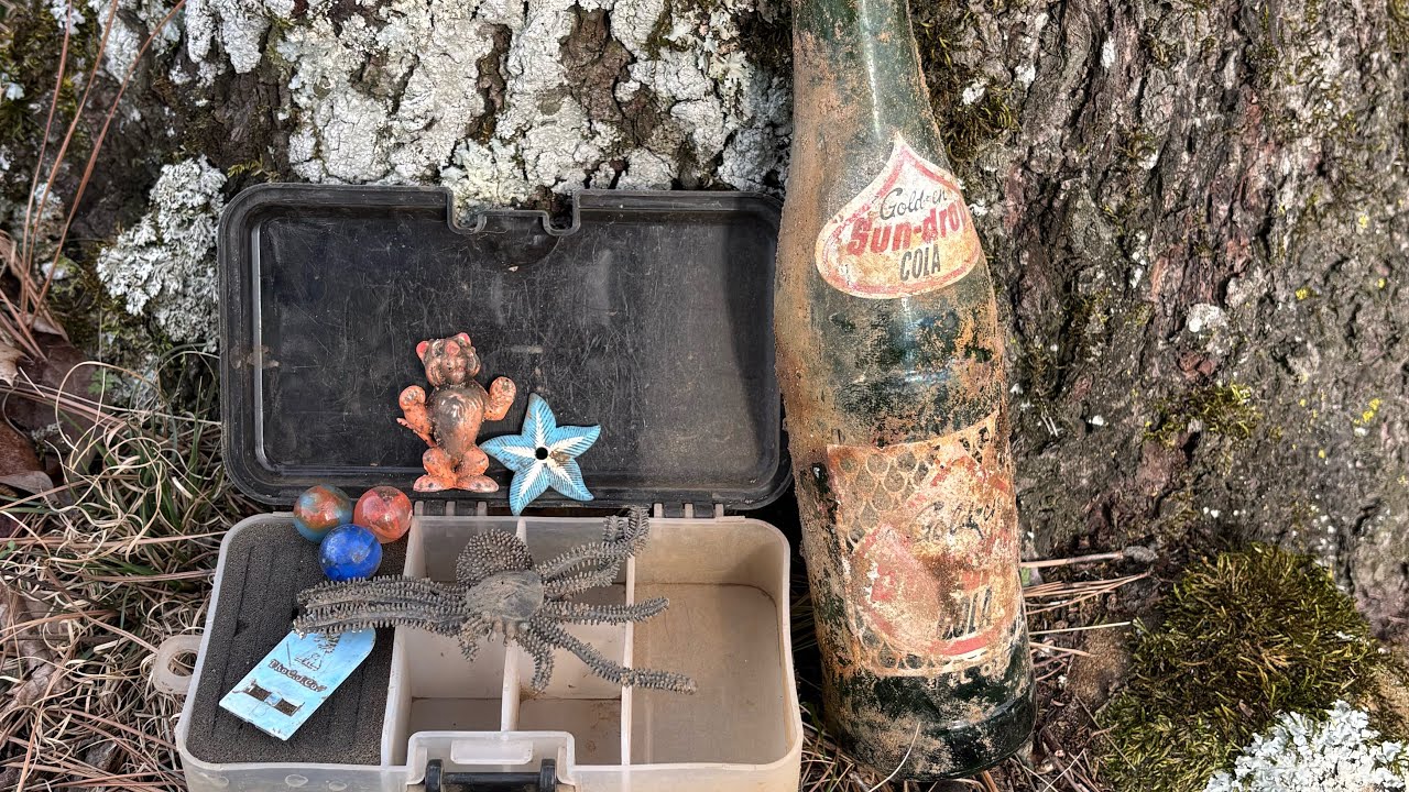 BOTTLE DUMP DIGGING #countrydiggers #bottledigging #dumpdigging 