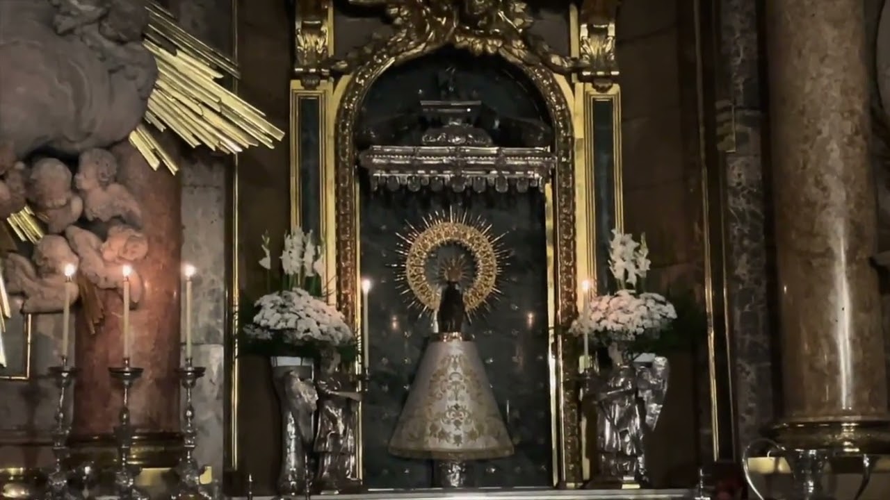 ORIGINAL. Oración de la noche con la Virgen del Pilar en penumbra