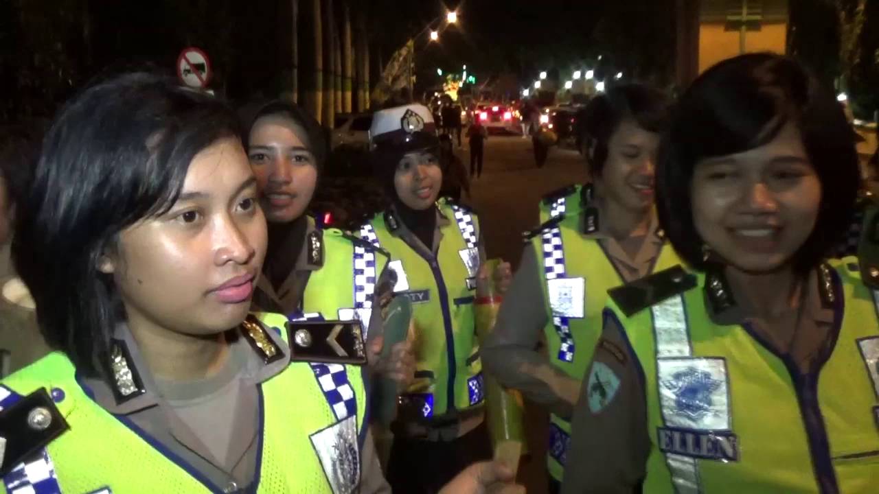 PATROL POLWAN POLRES JOMBANG DAN BERBAGI MAKAN SAHUR