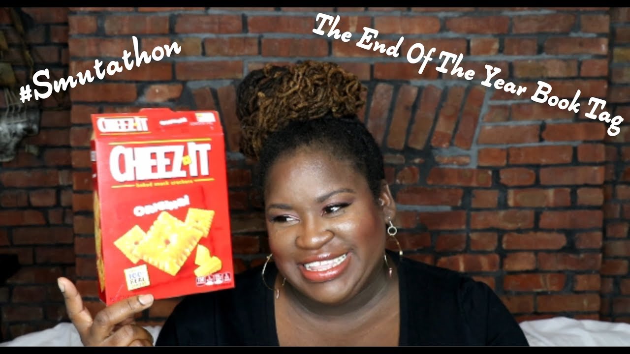 Vlogmas Day 12 | The End Of the Year Book Tag | 