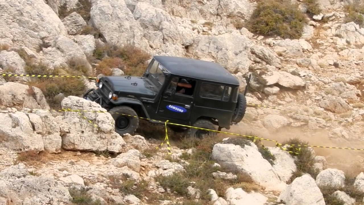 Toyota Land Cruiser Fj 70 VS FJ 40