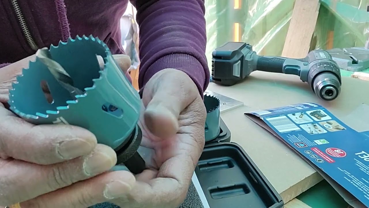 Unboxing and Assembling Ferrex Bi-metal Hole Saw Set from Aldi. Matching the Arbor to Erbauer Brand