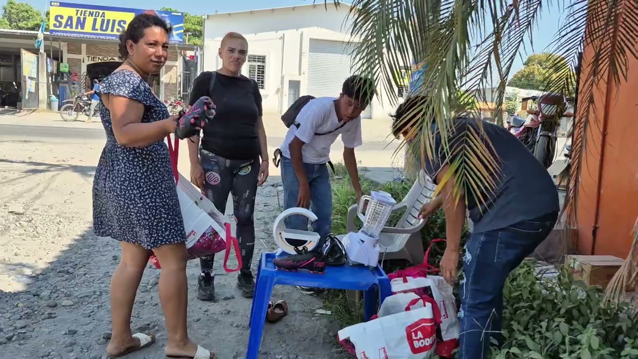Se vende Calz0nes, ropa, licuadora grita KARINA en plena calle todos se le quedan viendo