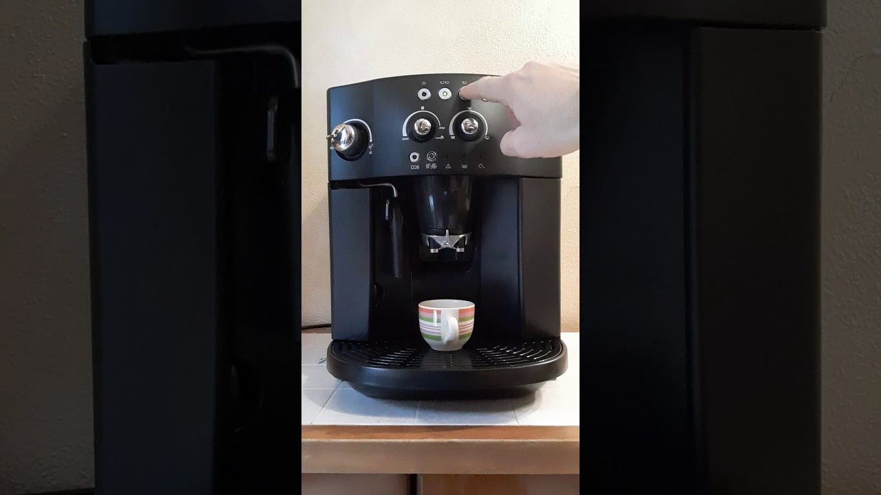 Macchina automatica caffè Magnifica De Longhi Esam 4000 (leggi la nota)