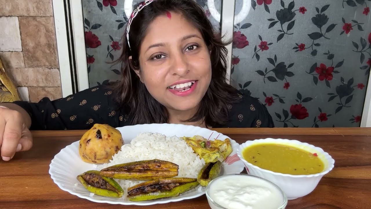 Eating Rice, Musur Dal, Aloo Bharta, Potol Vaja, Omelette, Tok Doi | Bengali Eating Show, Mukbang