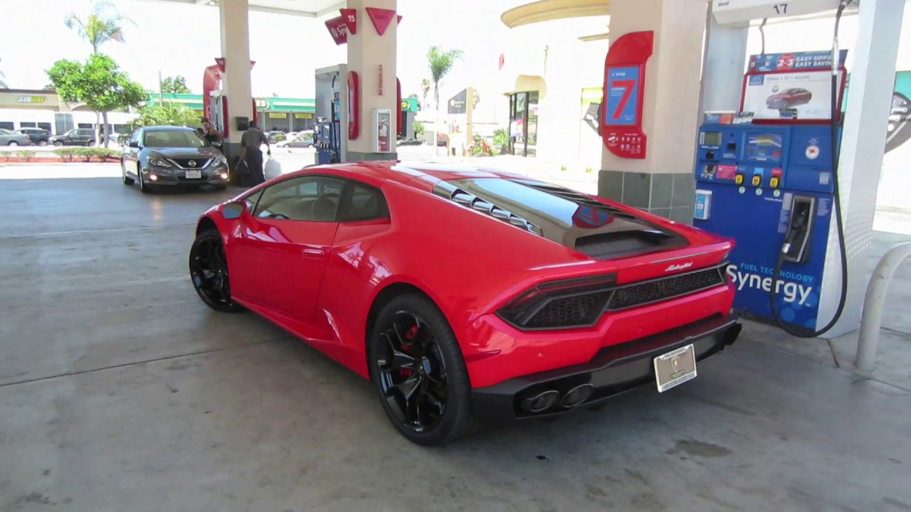 Lamborghini Hurac&aacute;n LP580-2 (startup, acceleration)