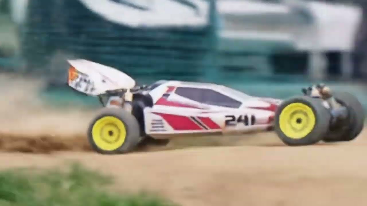 Kyosho Turbo Optima Mid Special at the dirt track #Kyosho #rc