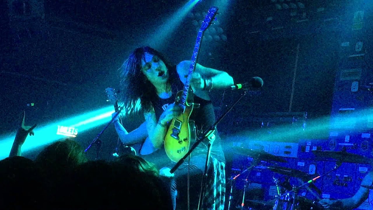 Santa Cruz *6(66) Feet Under* @ Gorilla, Manchester 10/03/16