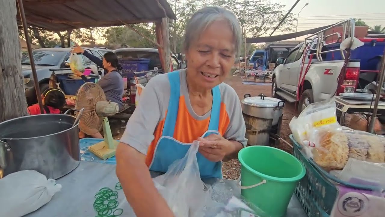 ตลาดเย็นๆ มีแต่ชาวบ้านมาขาย คลองถมวันพุธ บ้านตาลเลียน