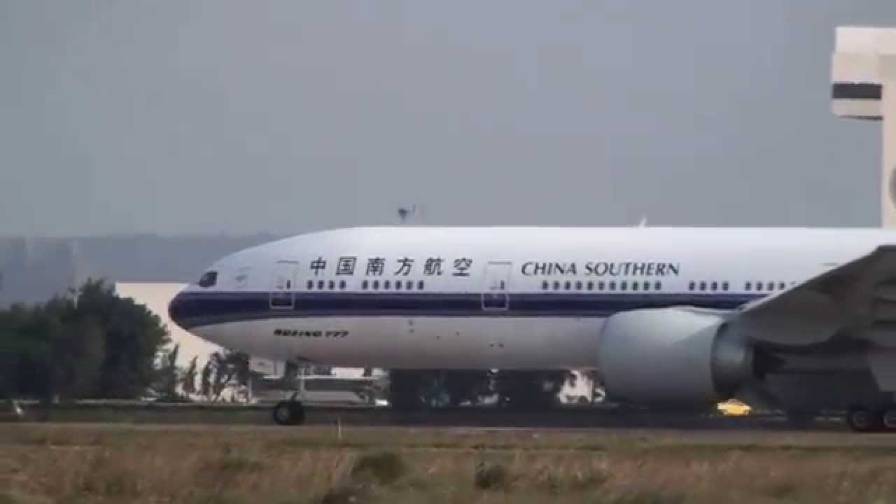 中國南方航空 China Southern Airlines B-2009 Boeing 777-200 take off from Taoyuan International Airport