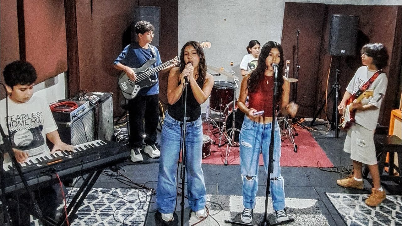 99 Luftballons - interpretada por mi banda Sixth Sense del Colegio Alemán de Barranquilla.
