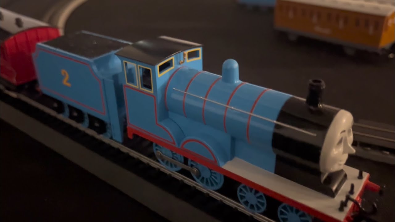 HO Sodor Reviews: Bachmann HO Edward the blue engine (& red branch line coaches)