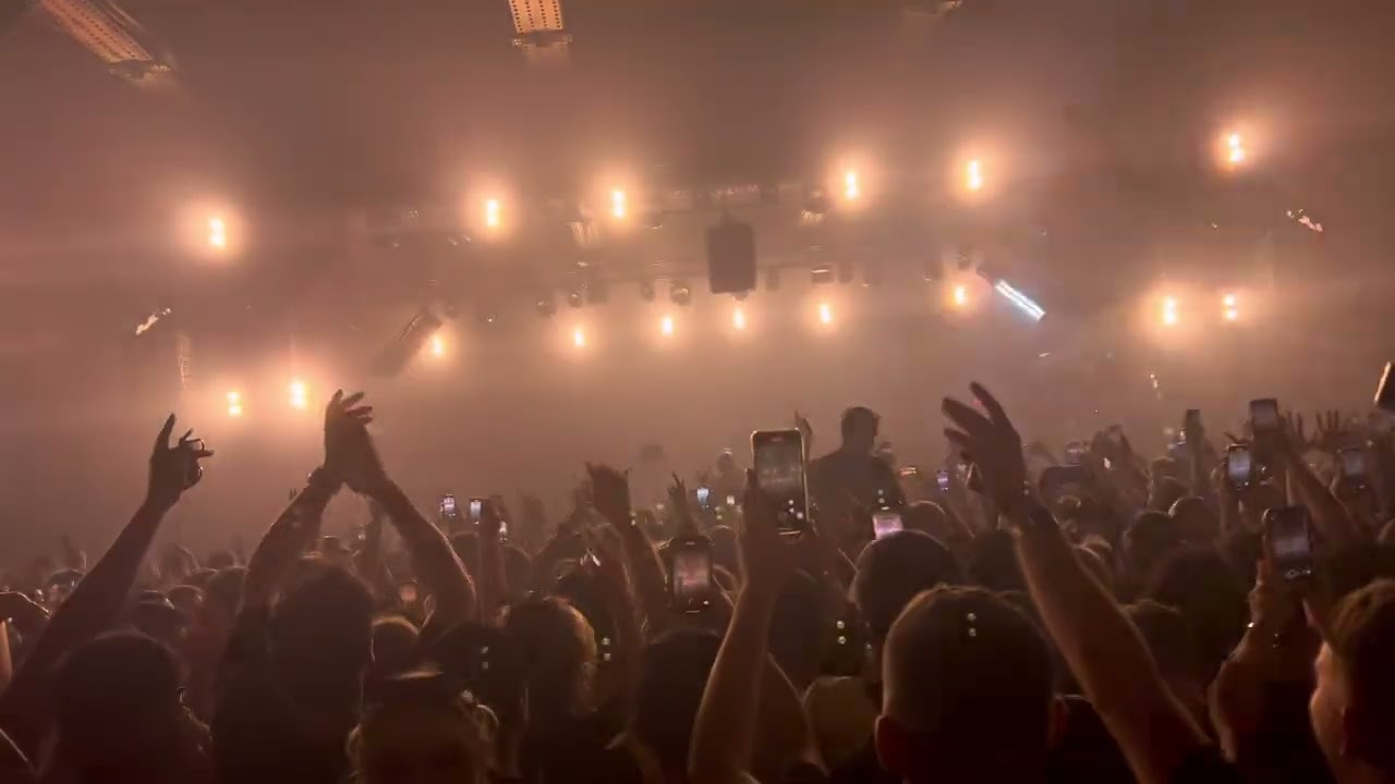 Fred Again.. x Baby Keem & Skrillex & Four Tet - Leave me Alone (ID): Warehouse Project 2023