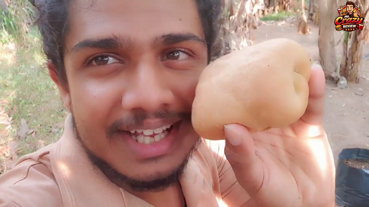 Sri Lankan Sini Sambal Bun Review 🇱🇰 | Sweet & Spicy Onion Snack Taste Test
